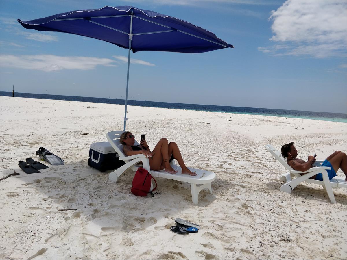 Отель Island Guest Maamendhoo Экстерьер фото